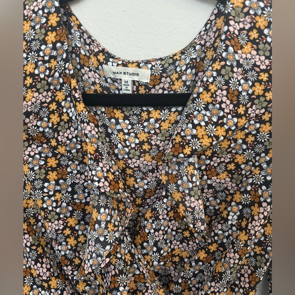 Max Studio Ruffled Peplum Floral Wrap Blouse with Scalloped Collar Medium - Picture 2 of 7